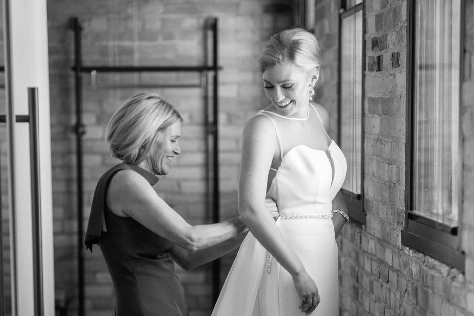 Getting Ready Bridal Photos