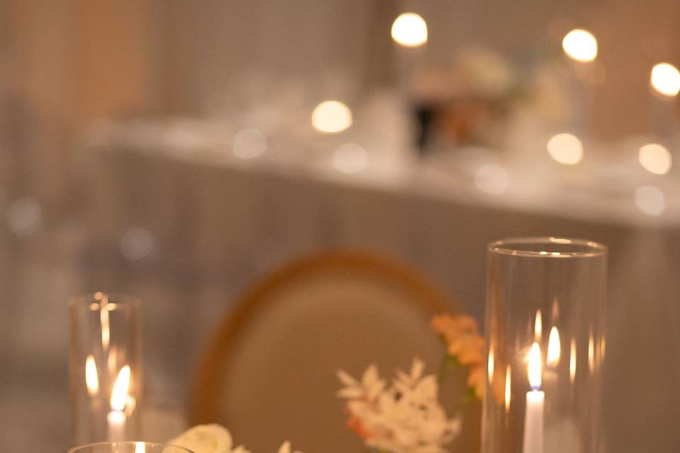 White Modern Wedding Table