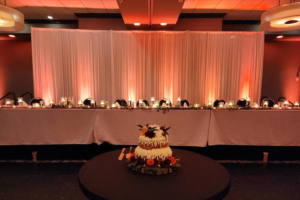 Nothingbundt cakes head table