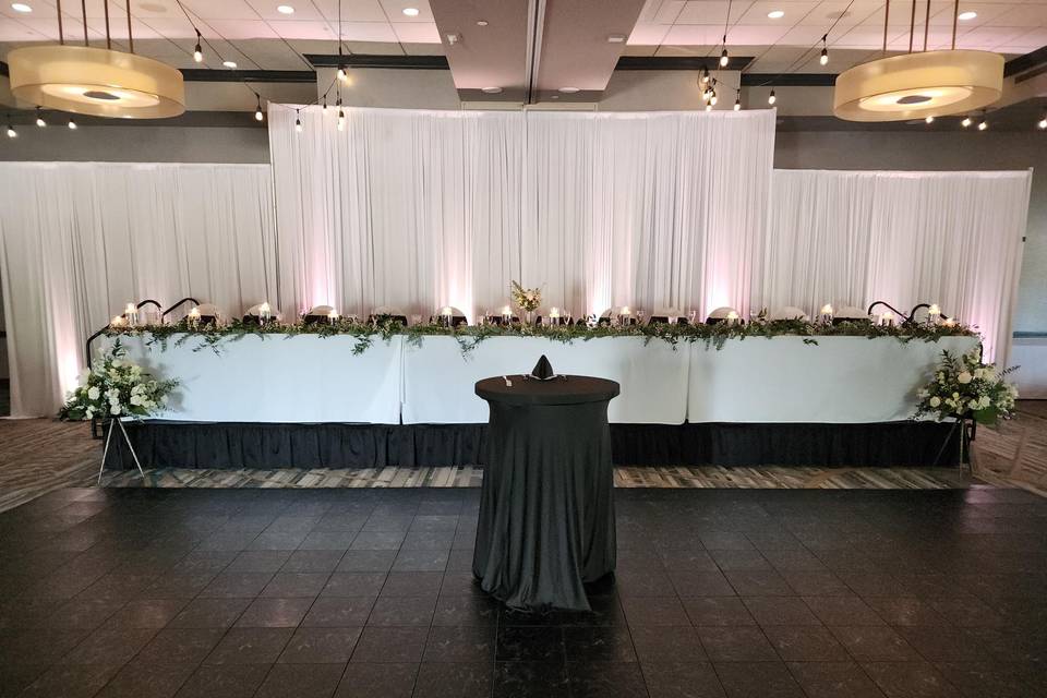 Premium centerpiece head table