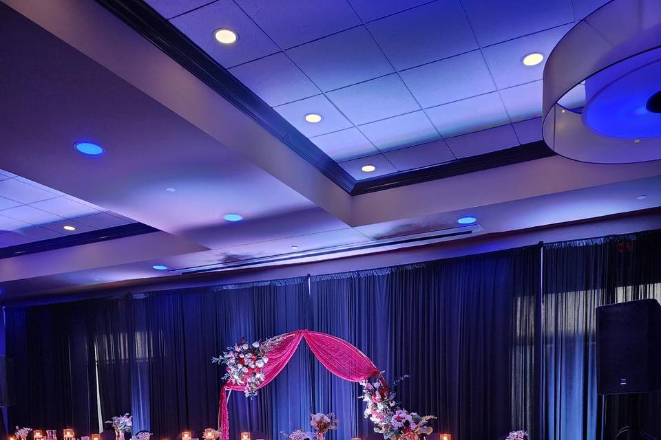 Moody head table