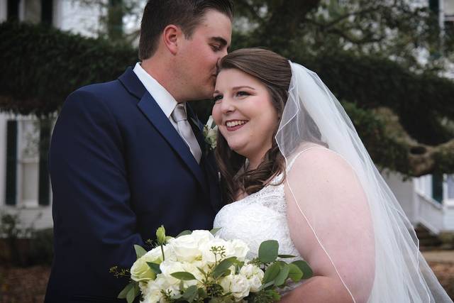 Kissing after first look
