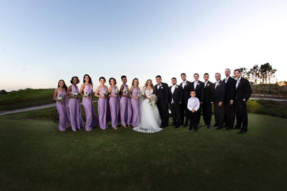 Couple with bridesmaids and groomsmen