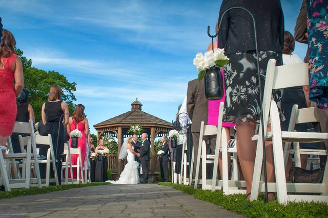 Zukas Hilltop Barn Wedding