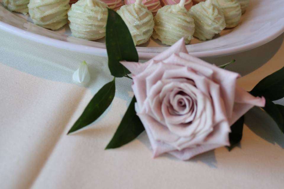 Gold and WHite Wedding Cake