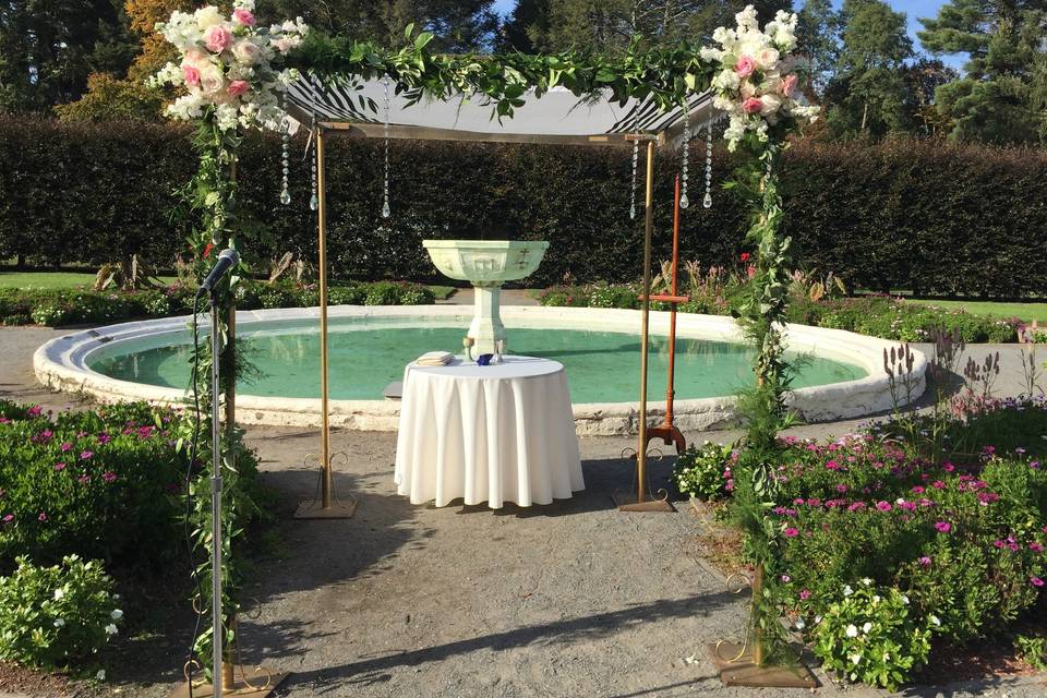 Gorgeous chuppah!