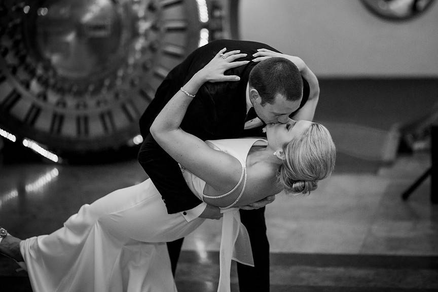 Dip and kiss - Asteria Photography