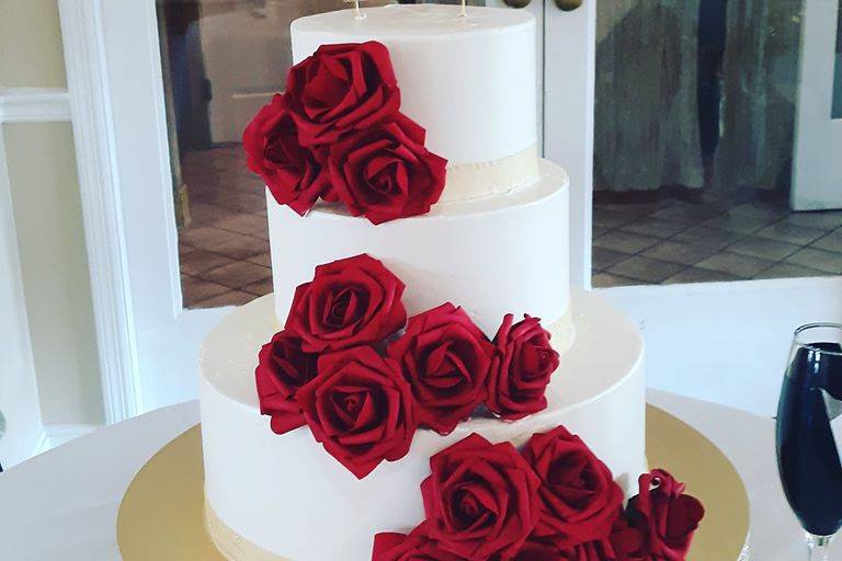 Wedding cake with roses