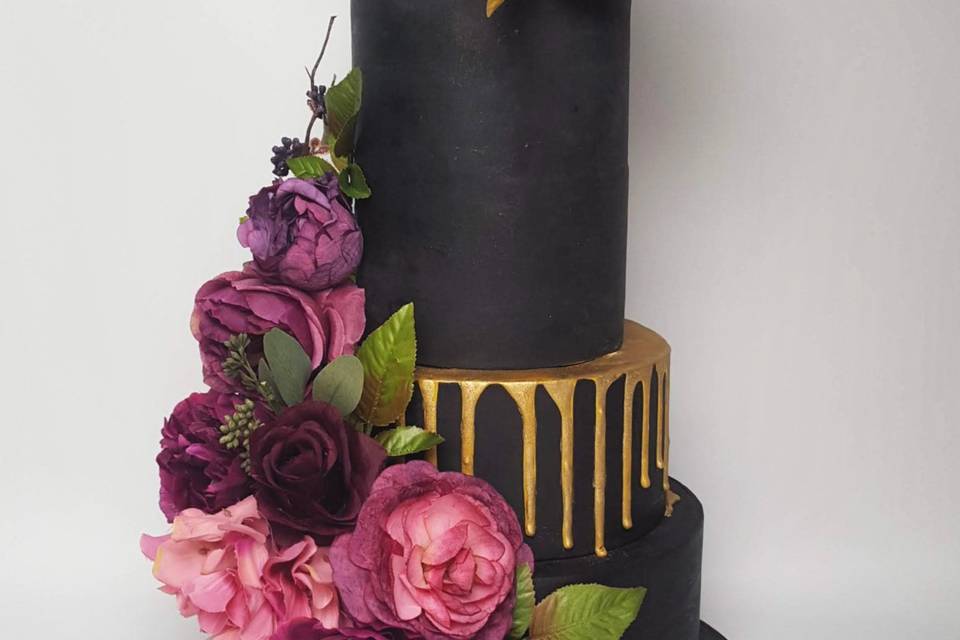 Black & gold drip cake