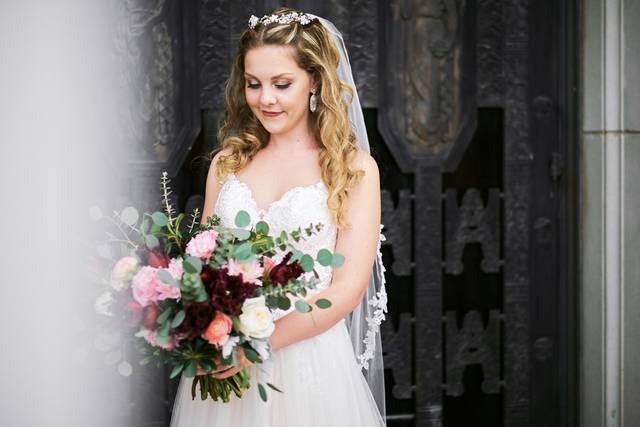 Flower arrangement (Cred to CaptiveArt Photography)