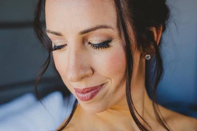 Sophisticated makeup styling