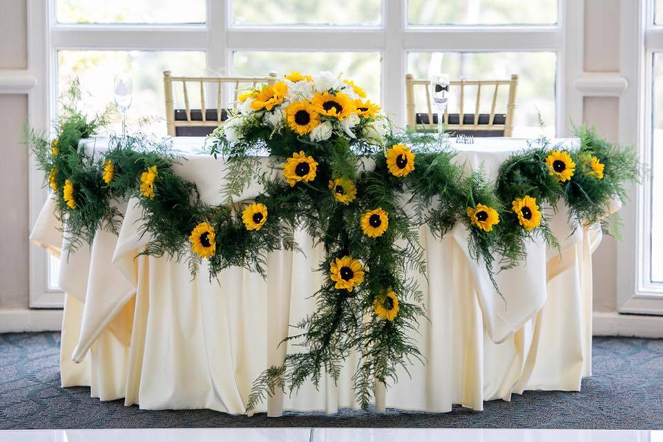 Sunflower sweetheart table
