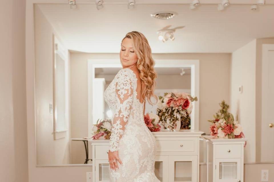 Bombshell Glam Bride