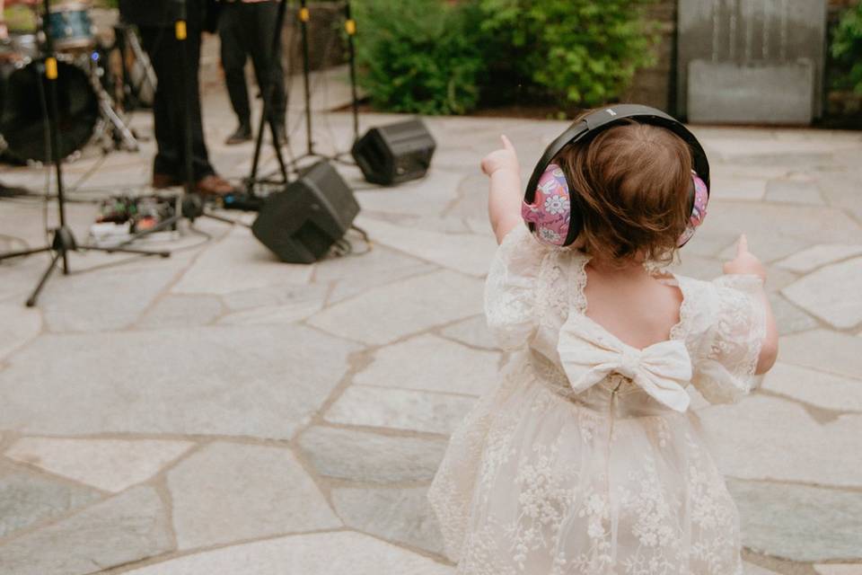 Groom's daughter dancing