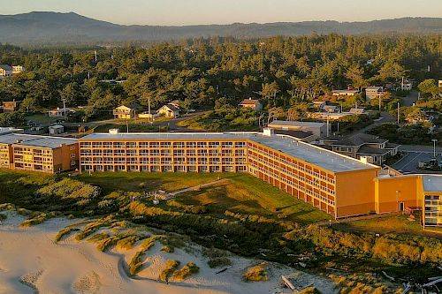 128 rooms/suites oceanfront