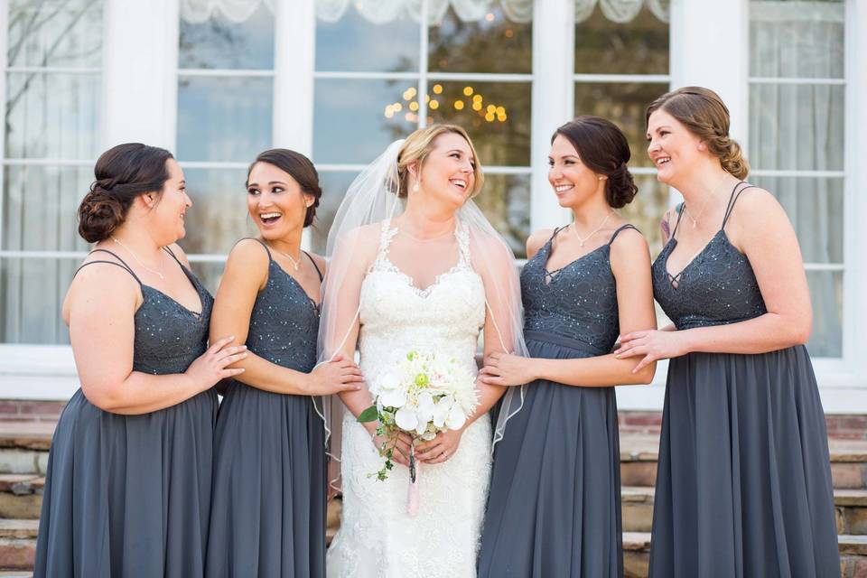 Bride anf bridesmaid