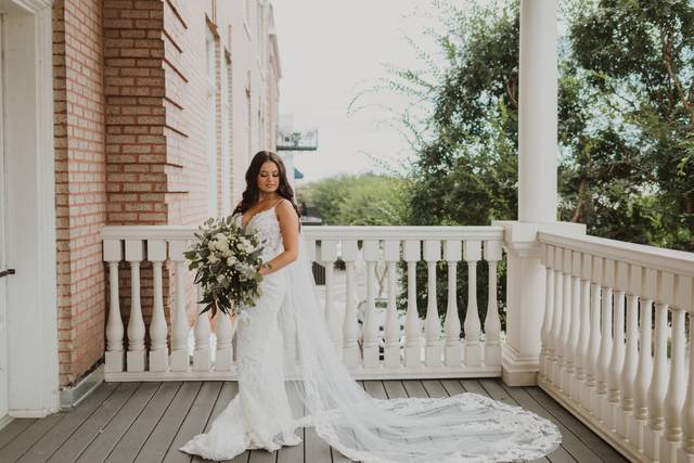 Balcony and guest-of-honor