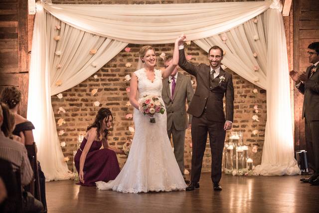 The couple with the bridesmaids and groomsmen