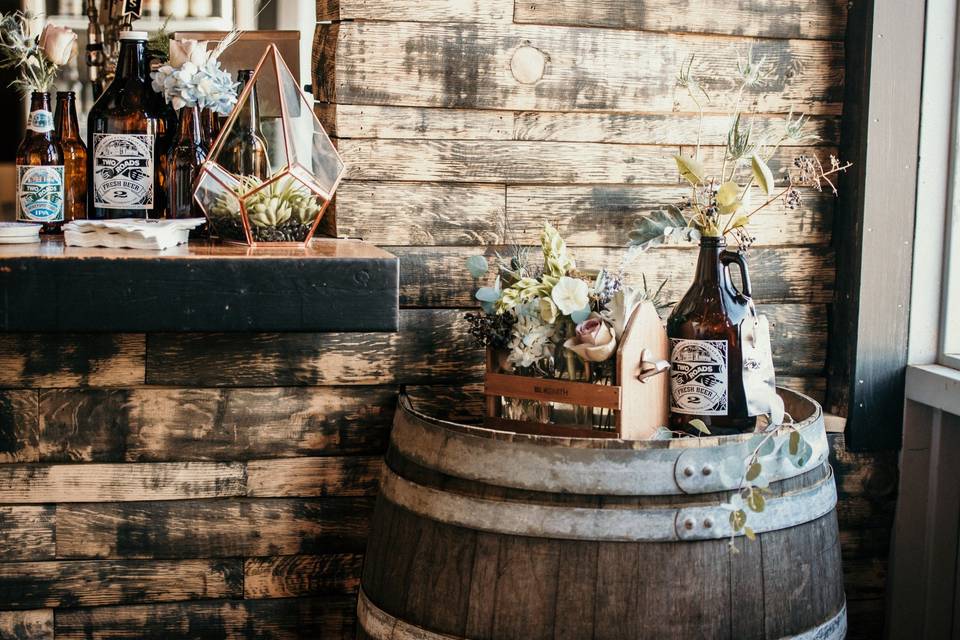 Rustic wedding decor