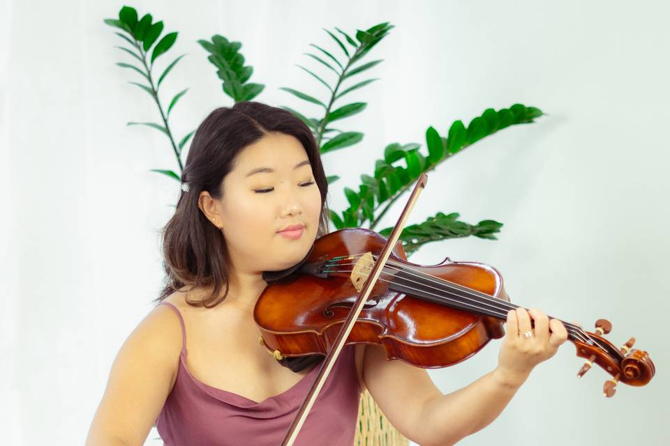 String soloist (viola)