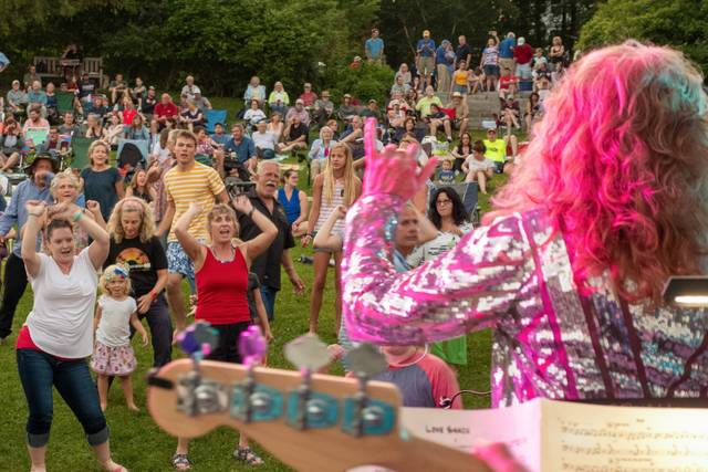 Dancing crowd