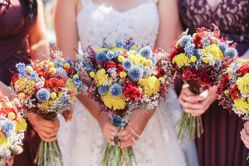 Dried floral bouquets