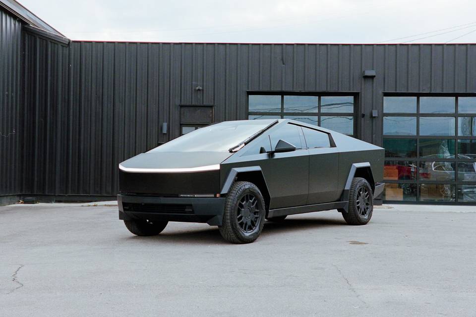 Black Cybertruck