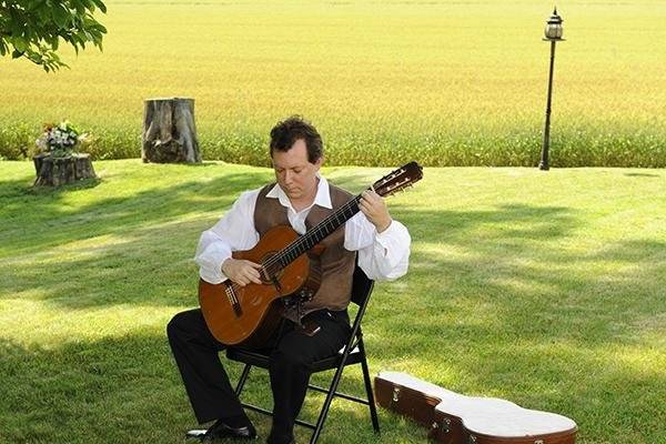 The wedding guitarist