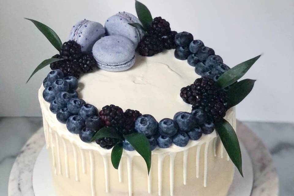 Cake with fresh berries