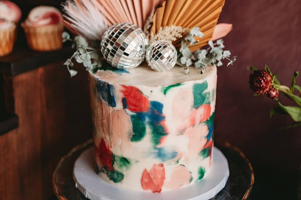 5 Modern Wedding Cakes Inspired by Artistic Backdrops | Park City Magazine