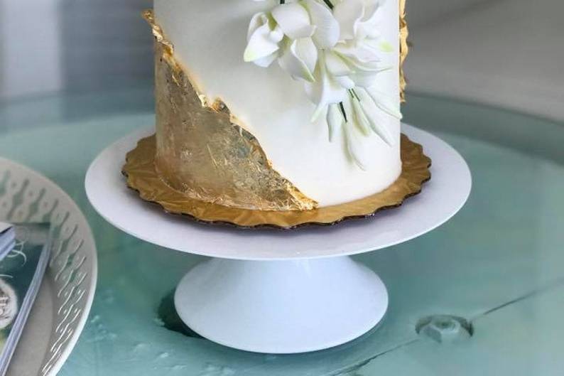 Beautiful Gold and Floral cake