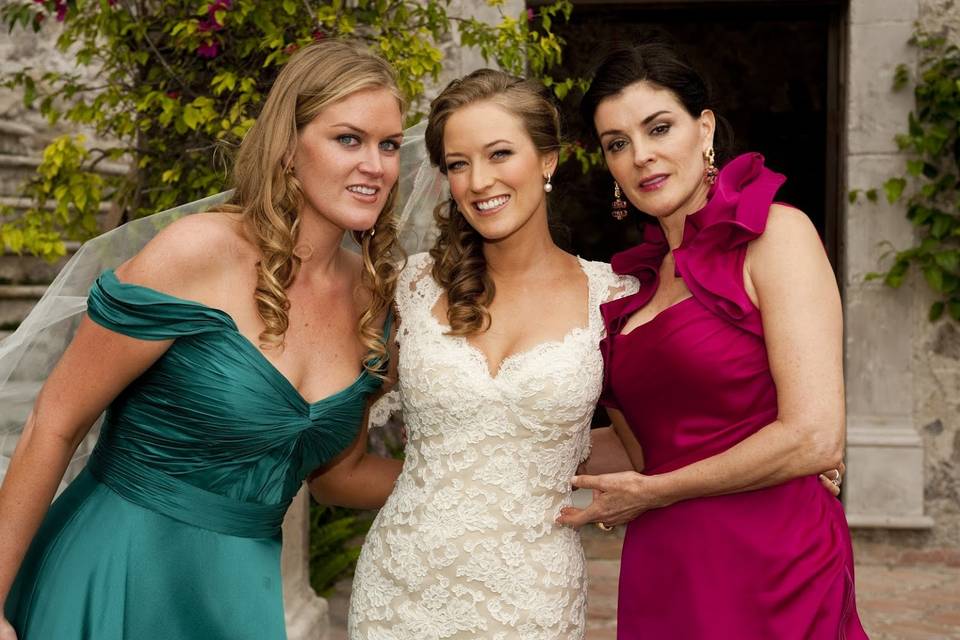 Bride with mom and sister