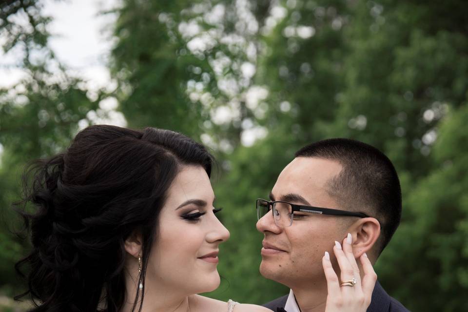 Wedding couple outdoors.