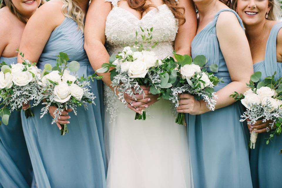 Elegant bridesmaids' bouquets