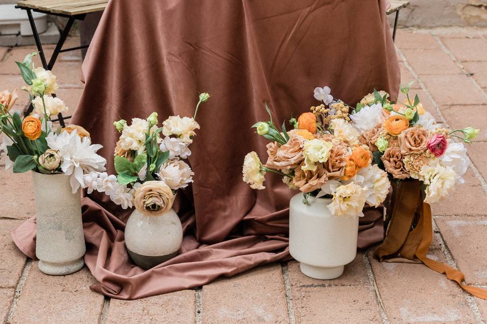 Desert wedding sweetheart table