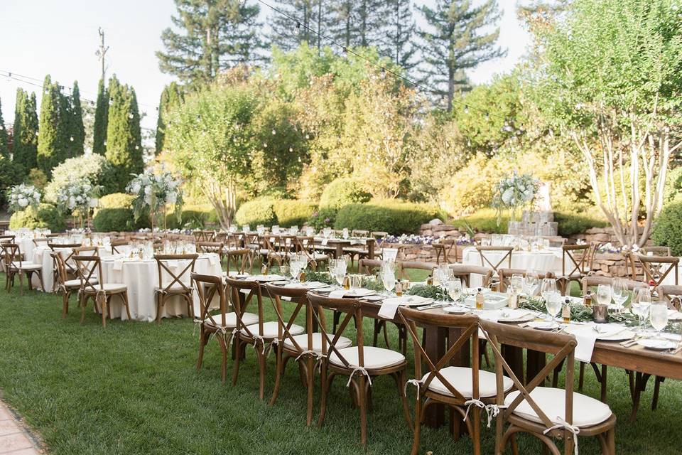 Outdoor dining on Rose Lawn