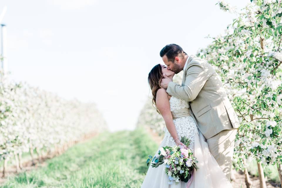 Kuipers Orchard Weddings by Fishermen's Inn