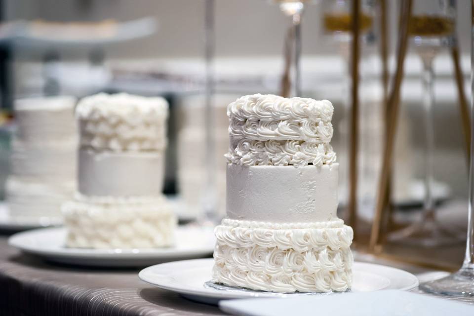 Mini Wedding Cakes!! (one per table)