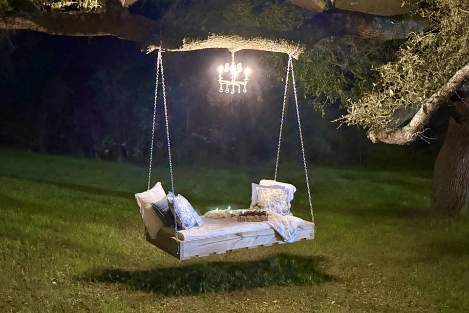 Swing bed
