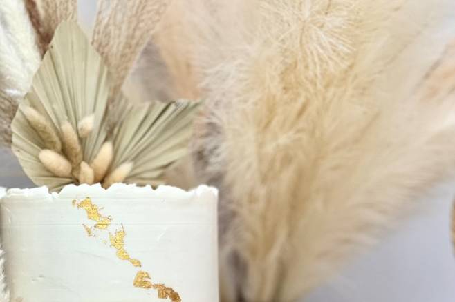 Nude and Gold Cake
