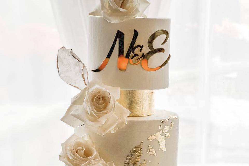 White and gold wedding cake