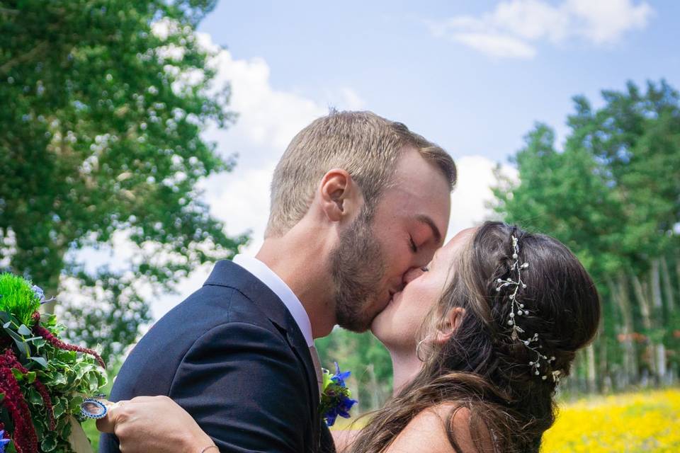 Happy Kisses!