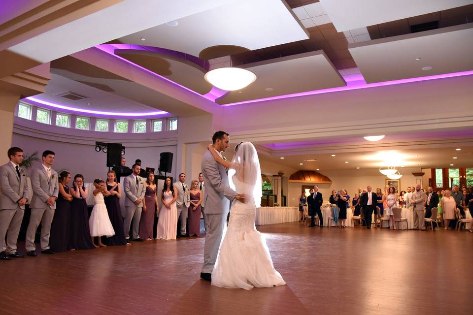 Newlyweds first dance