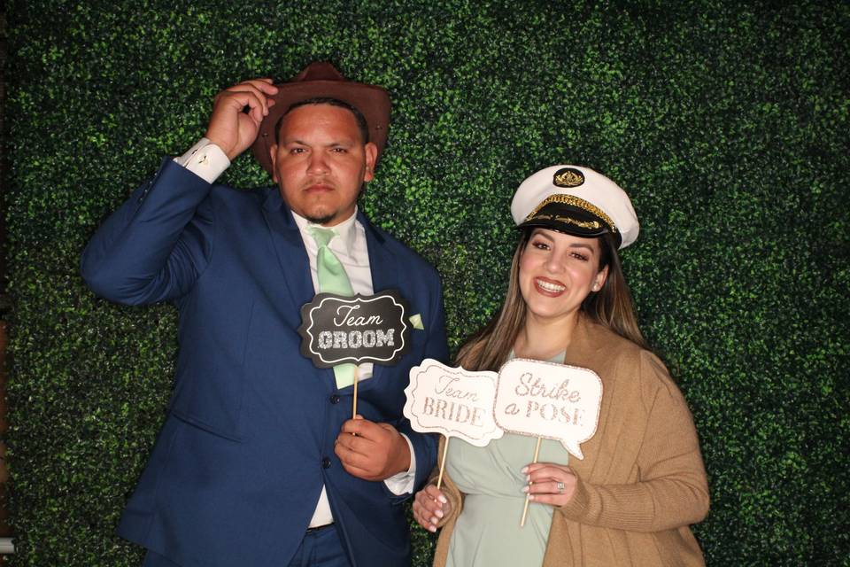 DSLR Photo Booth - Green Hedge