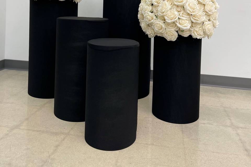 Black pedestal and flowerballs