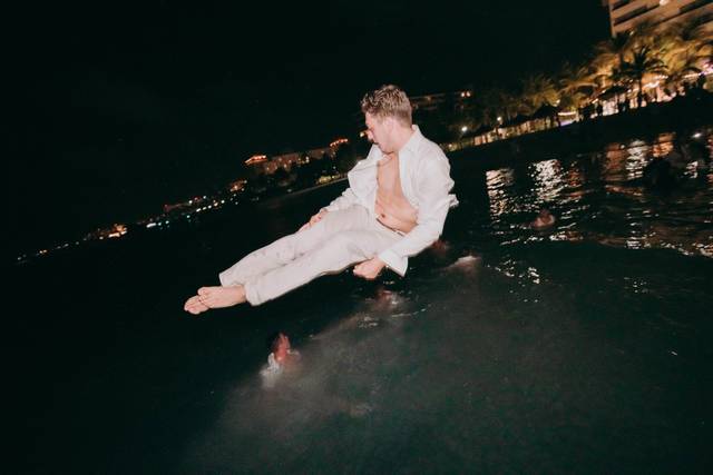 Jump in Water Aruba