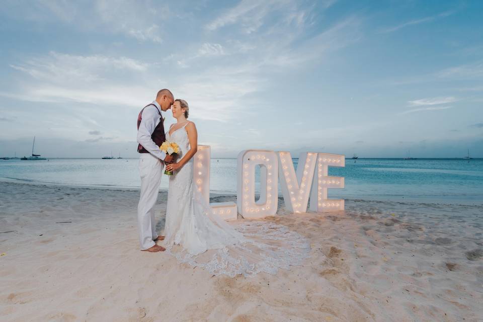 Lovely beach Wedding aruba