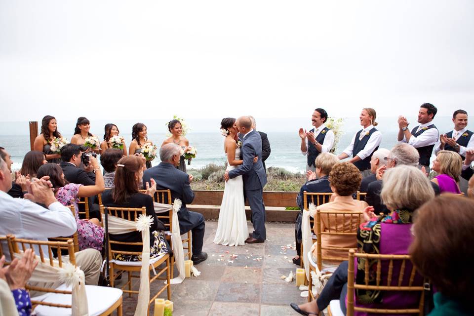 Half Moon Bay wedding kiss