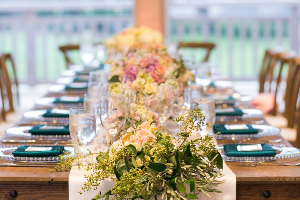 Head table lush centerpiece