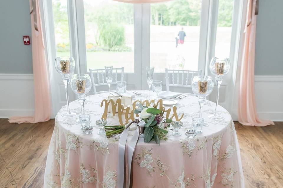 Pink sweetheart table